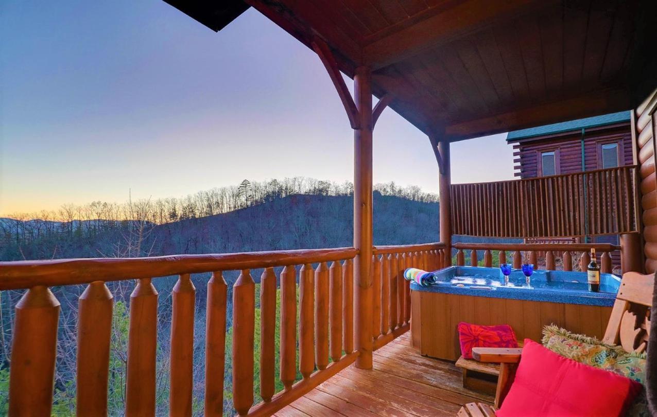 A Natural High Pigeon Forge Exterior photo